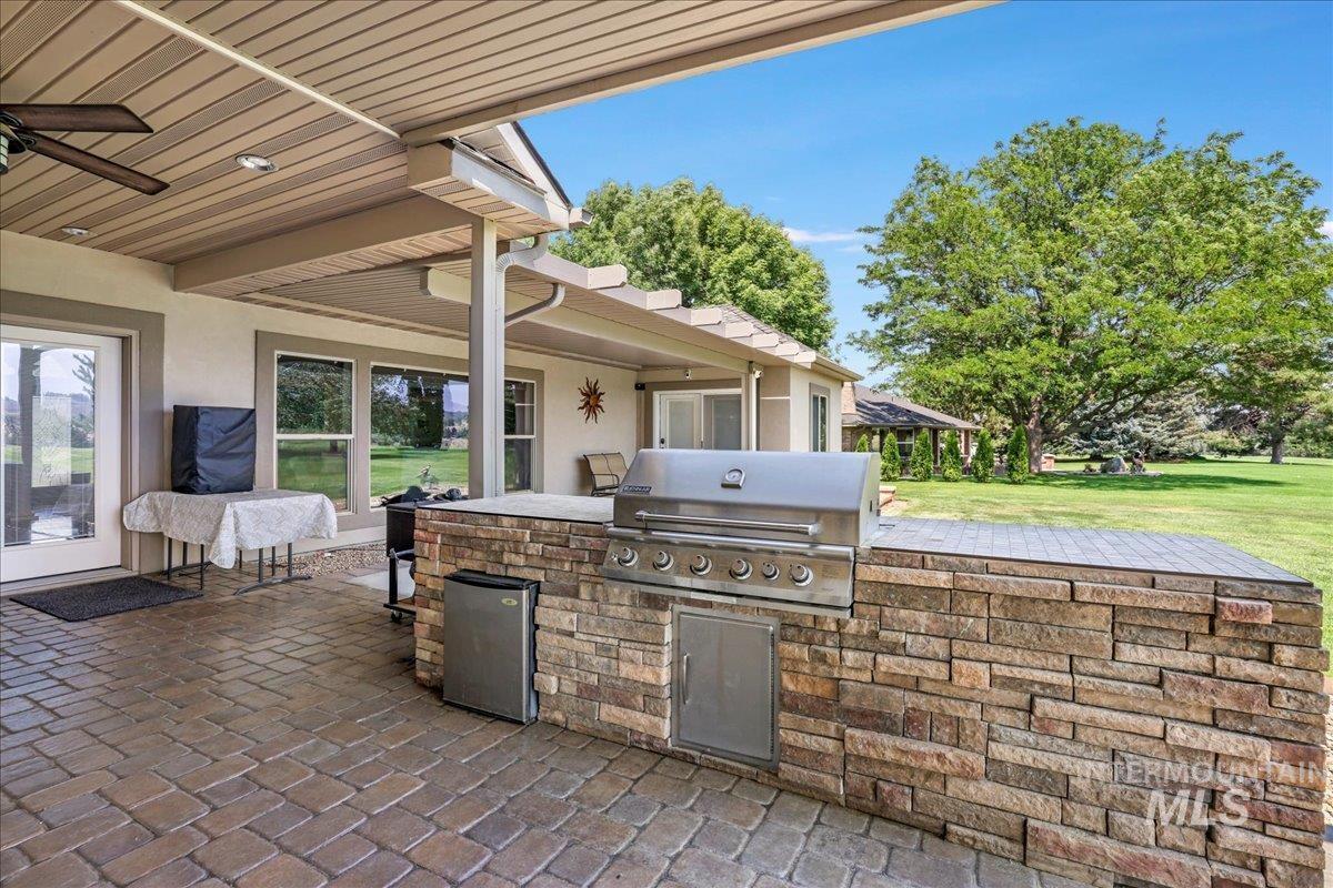 319 Clear Lake Ln, Buhl, Idaho 83316, 4 Bedrooms, 3.5 Bathrooms, Residential For Sale, Price $849,000,MLS 98973778