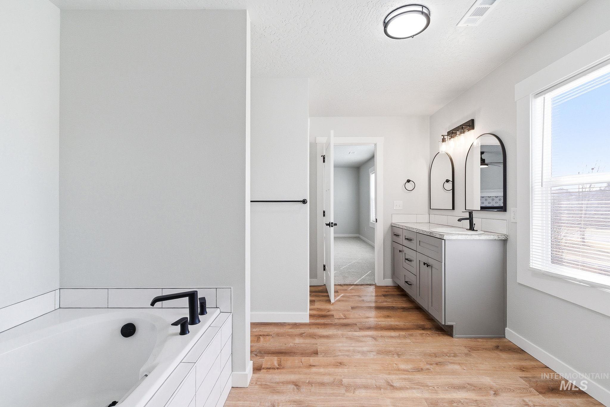 3312 Vistapark Dr, Caldwell, Idaho 83605, 4 Bedrooms, 2.5 Bathrooms, Residential For Sale, Price $399,900,MLS 98973781