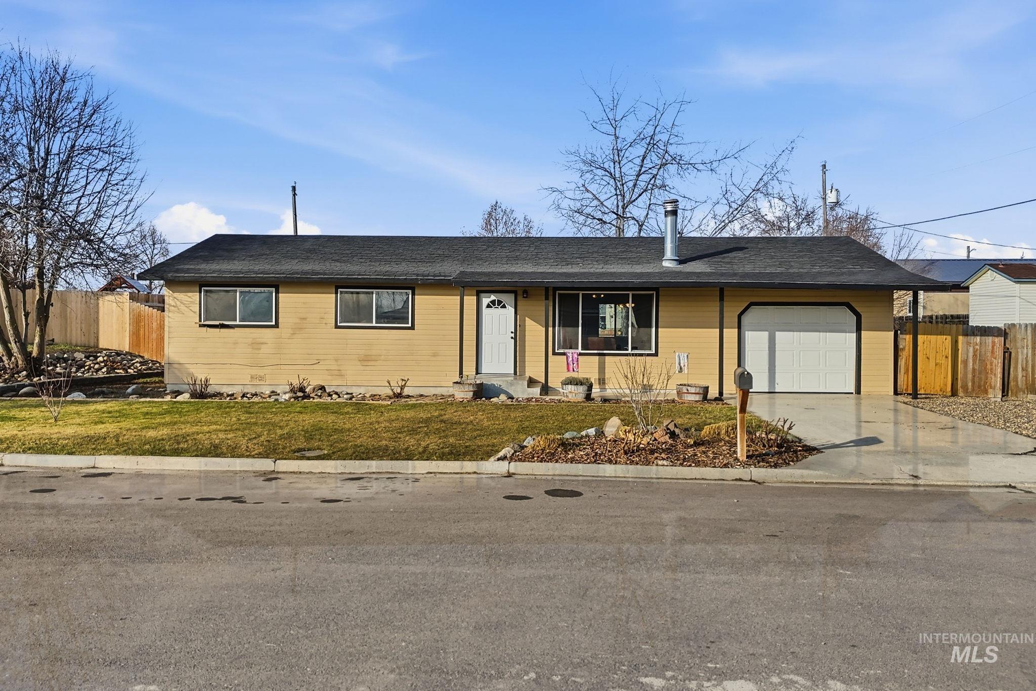 610 Oregon, New Plymouth, Idaho 83655, 3 Bedrooms, 1 Bathroom, Residential For Sale, Price $315,000,MLS 98973790