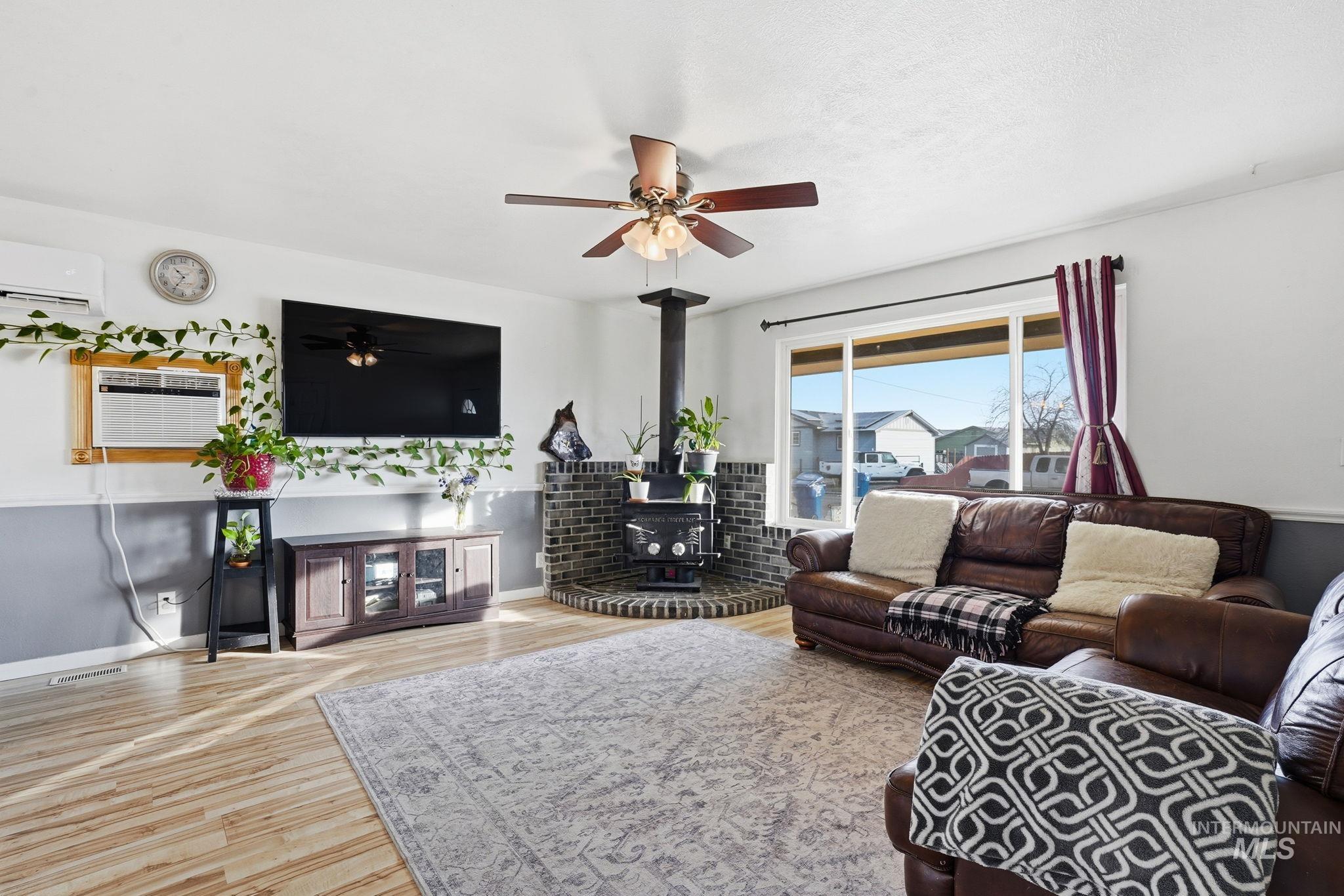 610 Oregon, New Plymouth, Idaho 83655, 3 Bedrooms, 1 Bathroom, Residential For Sale, Price $330,000,MLS 98973790