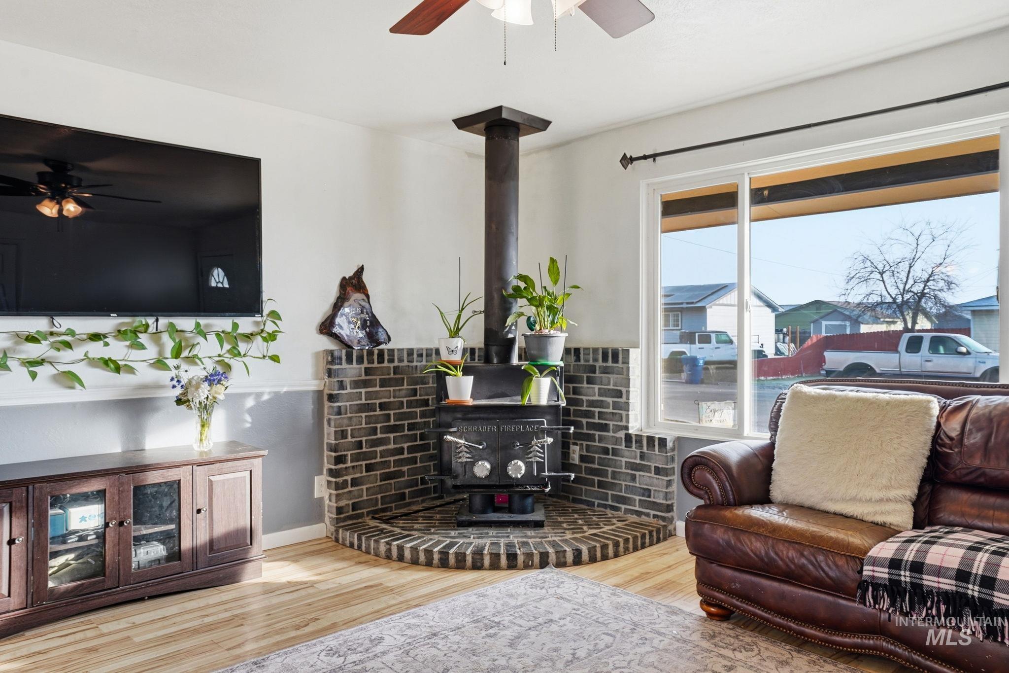 610 Oregon, New Plymouth, Idaho 83655, 3 Bedrooms, 1 Bathroom, Residential For Sale, Price $330,000,MLS 98973790