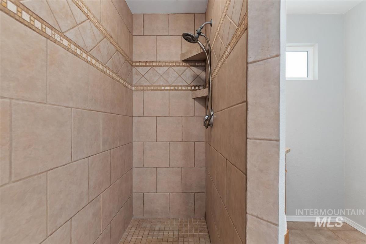 6118 N Widgeon Way, Boise, Idaho 83714, 3 Bedrooms, 2 Bathrooms, Residential For Sale, Price $549,900,MLS 98973794