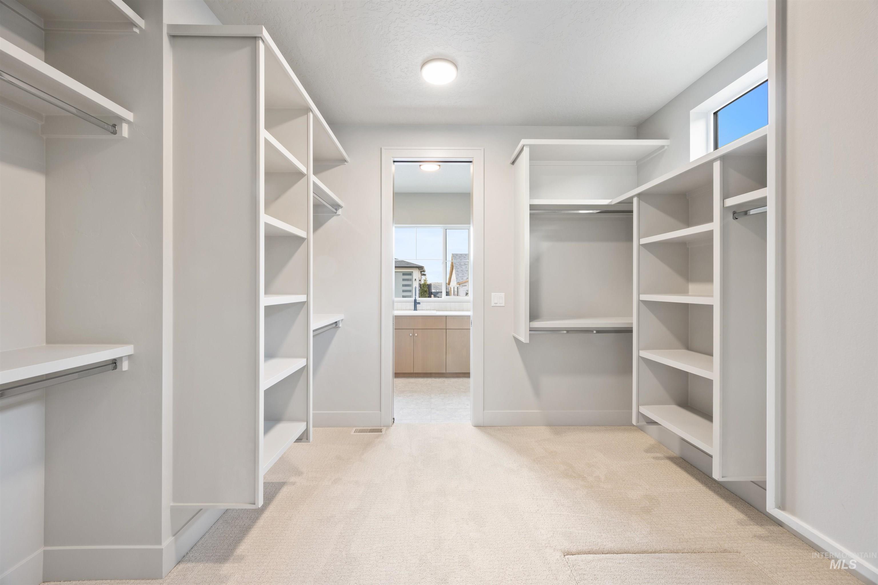 5502 W Haughburn Dr, Eagle, Idaho 83616, 4 Bedrooms, 3 Bathrooms, Residential For Sale, Price $998,000,MLS 98973798