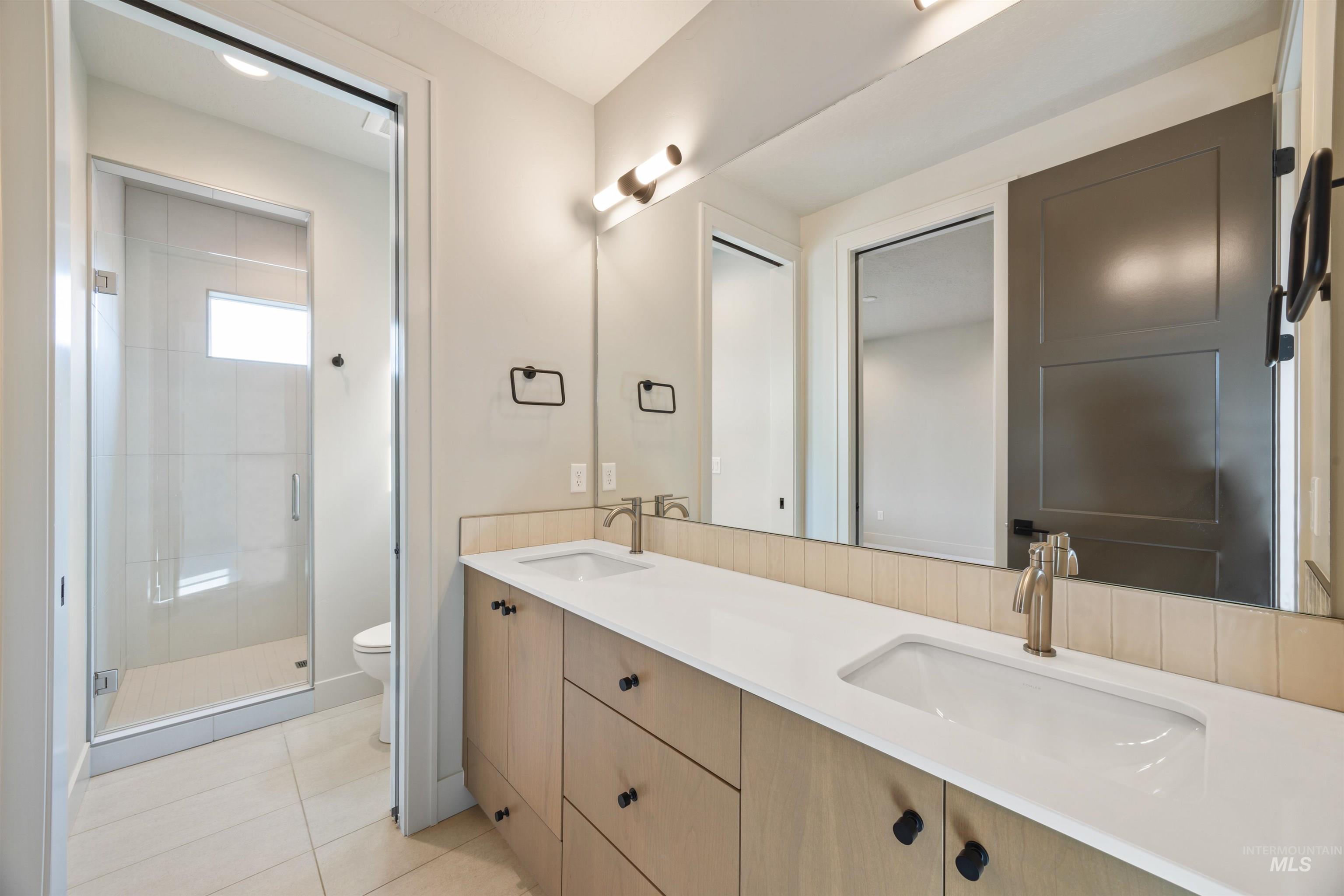 5502 W Haughburn Dr, Eagle, Idaho 83616, 4 Bedrooms, 3 Bathrooms, Residential For Sale, Price $998,000,MLS 98973798