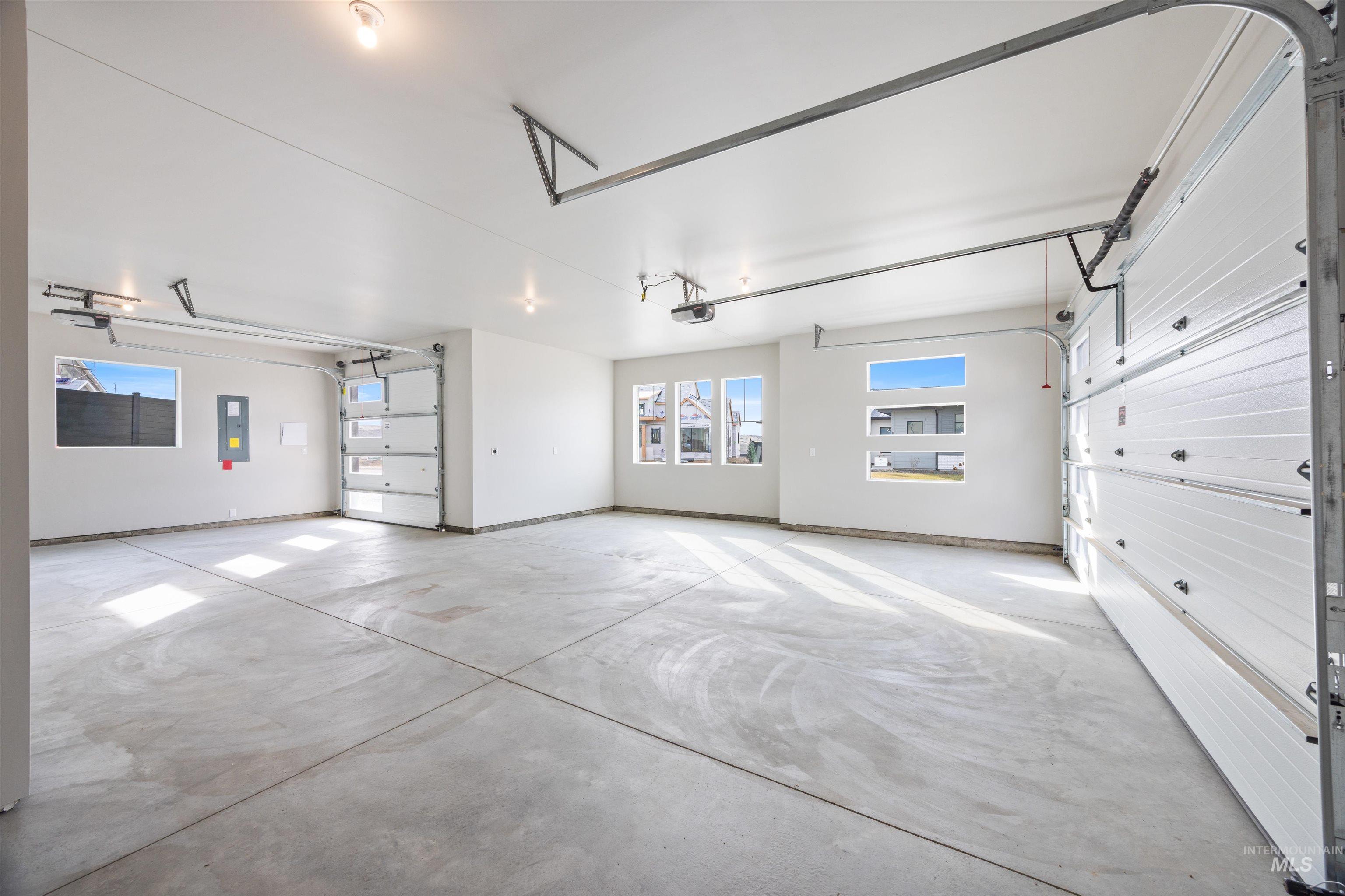 5502 W Haughburn Dr, Eagle, Idaho 83616, 4 Bedrooms, 3 Bathrooms, Residential For Sale, Price $998,000,MLS 98973798