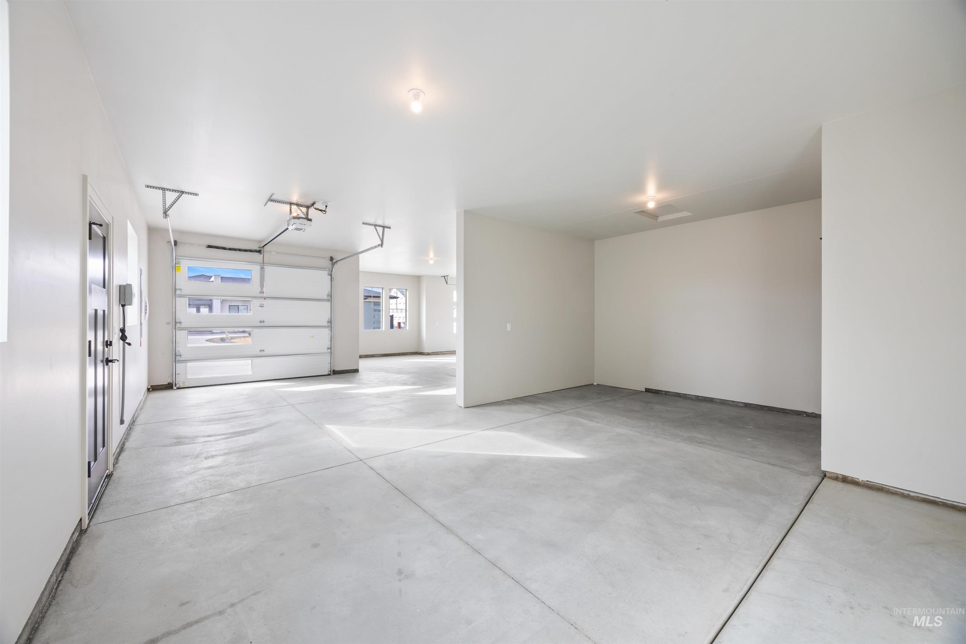 5502 W Haughburn Dr, Eagle, Idaho 83616, 4 Bedrooms, 3 Bathrooms, Residential For Sale, Price $998,000,MLS 98973798