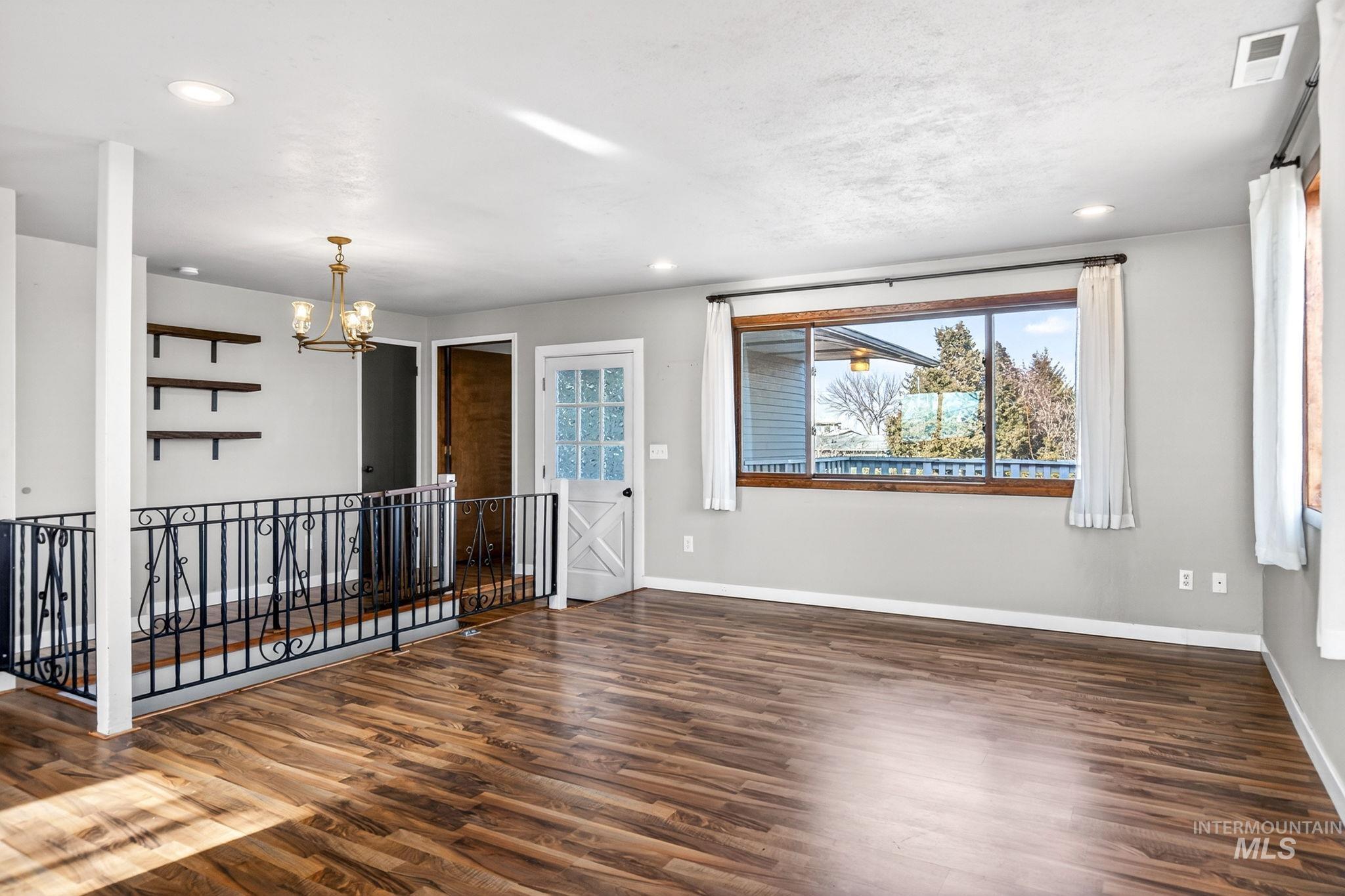 6621 E Willow Ave, Nampa, Idaho 83687, 4 Bedrooms, 2 Bathrooms, Residential For Sale, Price $565,000,MLS 98973803