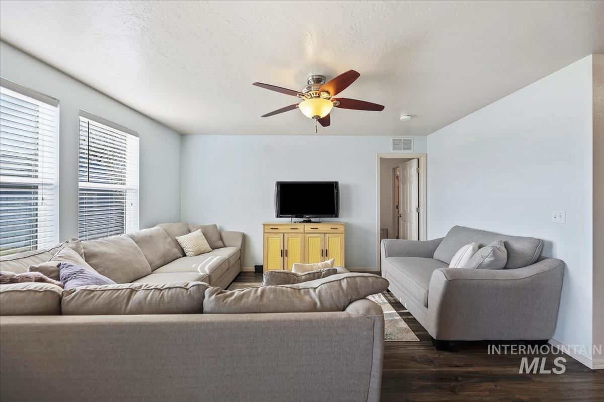 4355 W Newland St., Meridian, Idaho 83642, 3 Bedrooms, 2 Bathrooms, Residential For Sale, Price $410,000,MLS 98973806