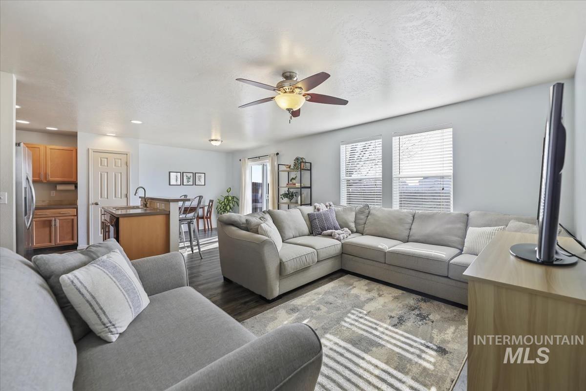 4355 W Newland St., Meridian, Idaho 83642, 3 Bedrooms, 2 Bathrooms, Residential For Sale, Price $410,000,MLS 98973806