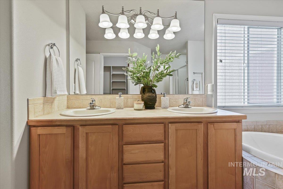 2716 S Bayou Bar Way, Meridian, Idaho 83642, 4 Bedrooms, 3 Bathrooms, Residential For Sale, Price $525,000,MLS 98973808