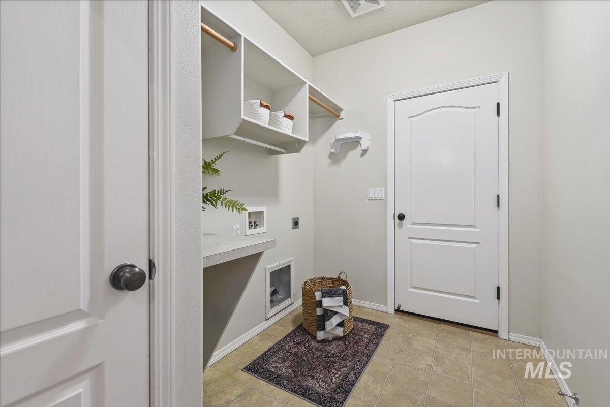 2716 S Bayou Bar Way, Meridian, Idaho 83642, 4 Bedrooms, 3 Bathrooms, Residential For Sale, Price $525,000,MLS 98973808