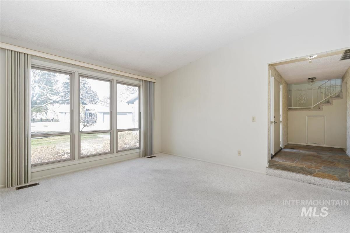 1460 Medinah Ct, Eagle, Idaho 83616-5262, 3 Bedrooms, 2 Bathrooms, Residential For Sale, Price $419,900,MLS 98973812