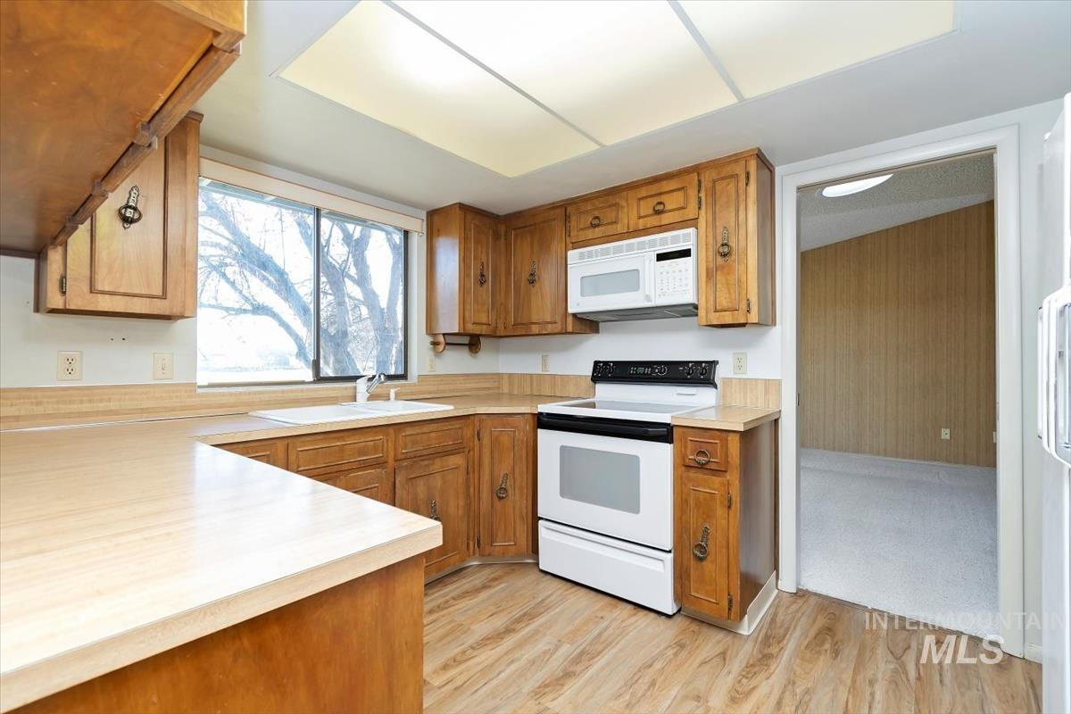 1460 Medinah Ct, Eagle, Idaho 83616-5262, 3 Bedrooms, 2 Bathrooms, Residential For Sale, Price $419,900,MLS 98973812