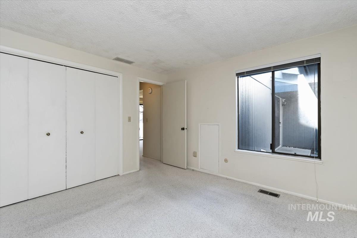 1460 Medinah Ct, Eagle, Idaho 83616-5262, 3 Bedrooms, 2 Bathrooms, Residential For Sale, Price $419,900,MLS 98973812