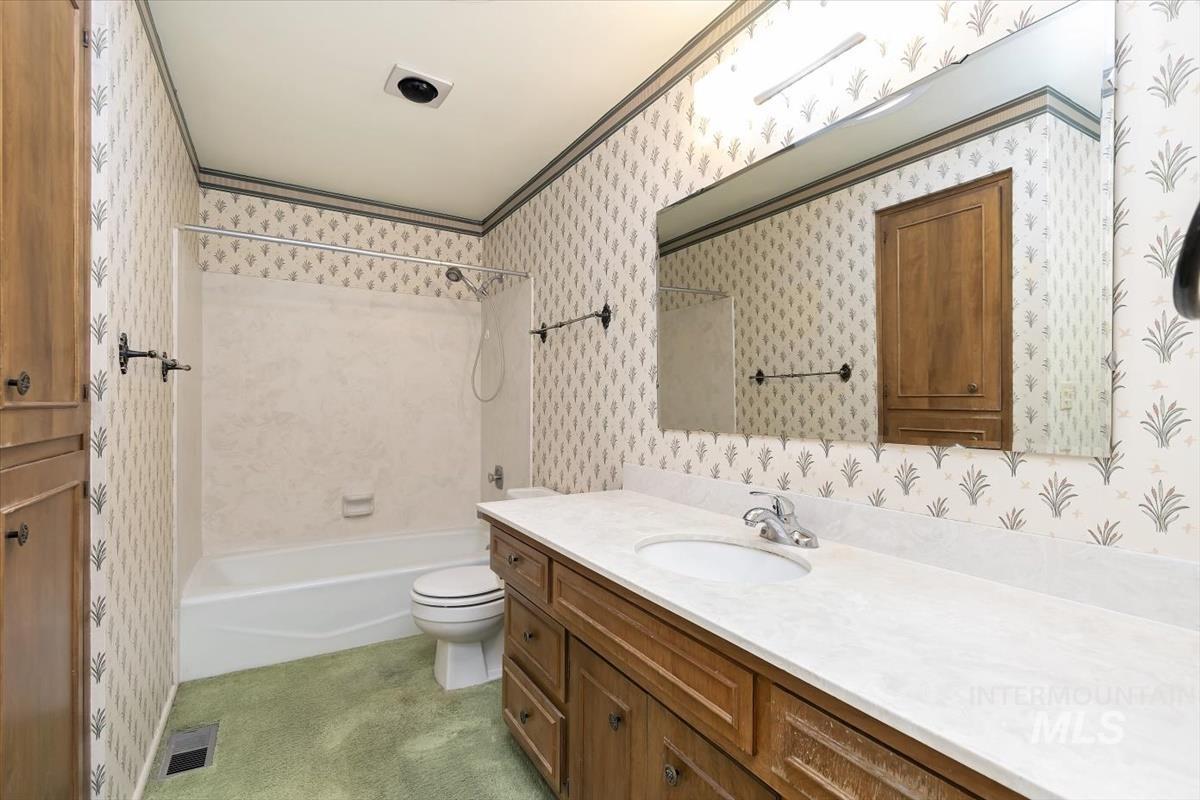 1460 Medinah Ct, Eagle, Idaho 83616-5262, 3 Bedrooms, 2 Bathrooms, Residential For Sale, Price $419,900,MLS 98973812