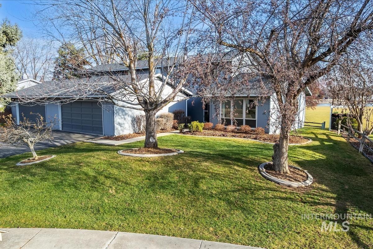 1460 Medinah Ct, Eagle, Idaho 83616-5262, 3 Bedrooms, 2 Bathrooms, Residential For Sale, Price $419,900,MLS 98973812