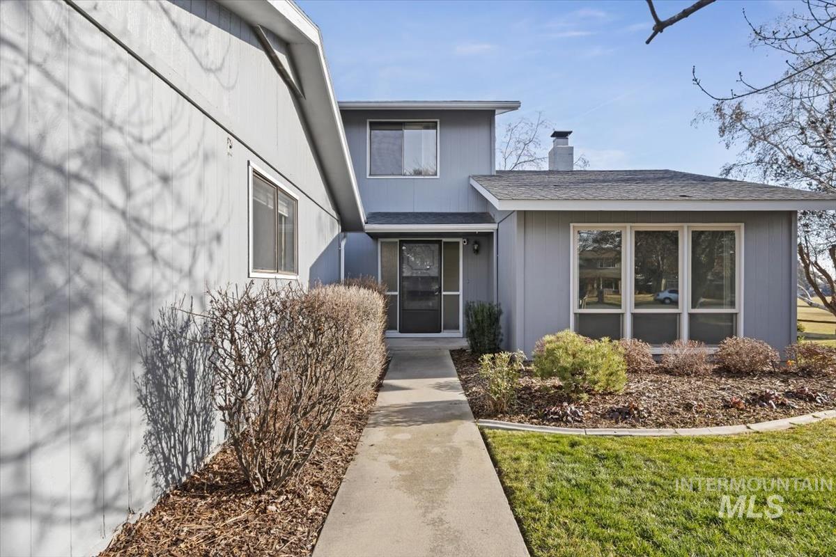 1460 Medinah Ct, Eagle, Idaho 83616-5262, 3 Bedrooms, 2 Bathrooms, Residential For Sale, Price $419,900,MLS 98973812