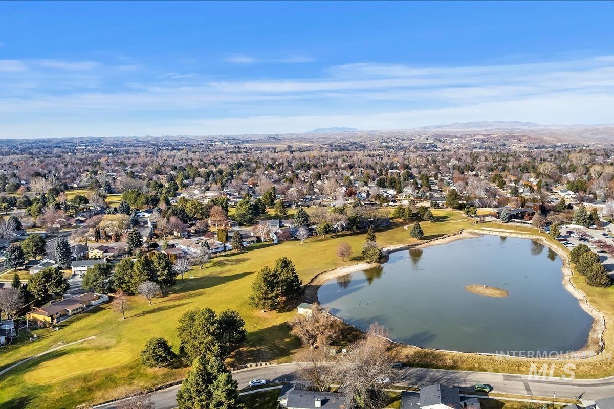 1460 Medinah Ct, Eagle, Idaho 83616-5262, 3 Bedrooms, 2 Bathrooms, Residential For Sale, Price $419,900,MLS 98973812