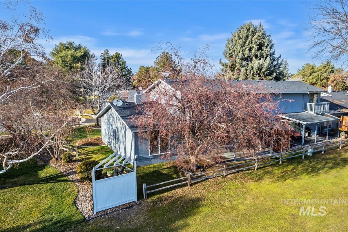 1460 Medinah Ct, Eagle, Idaho 83616-5262, 3 Bedrooms, 2 Bathrooms, Residential For Sale, Price $419,900,MLS 98973812