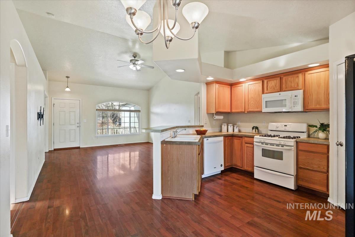 612 Goshawk Ave., Middleton, Idaho 83644, 4 Bedrooms, 2 Bathrooms, Residential For Sale, Price $369,900,MLS 98973814