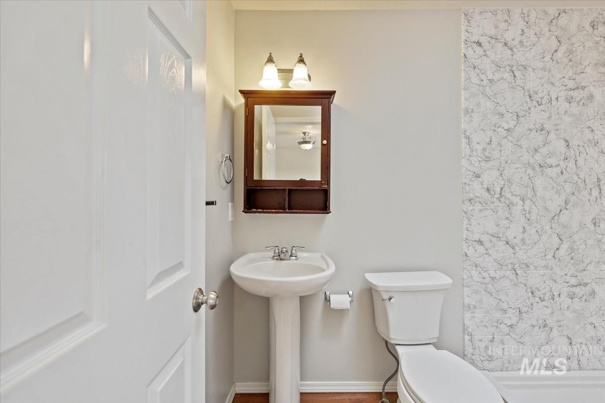 612 Goshawk Ave., Middleton, Idaho 83644, 4 Bedrooms, 2 Bathrooms, Residential For Sale, Price $369,900,MLS 98973814