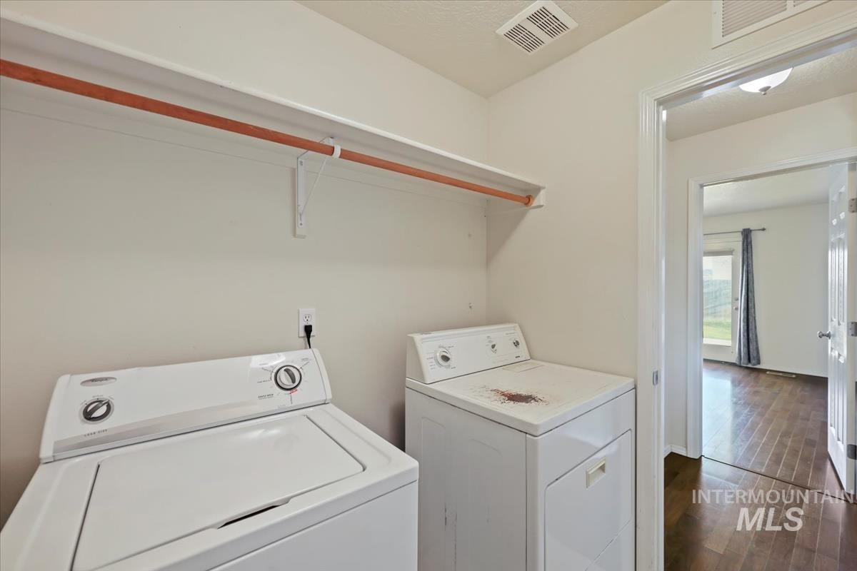 612 Goshawk Ave., Middleton, Idaho 83644, 4 Bedrooms, 2 Bathrooms, Residential For Sale, Price $369,900,MLS 98973814