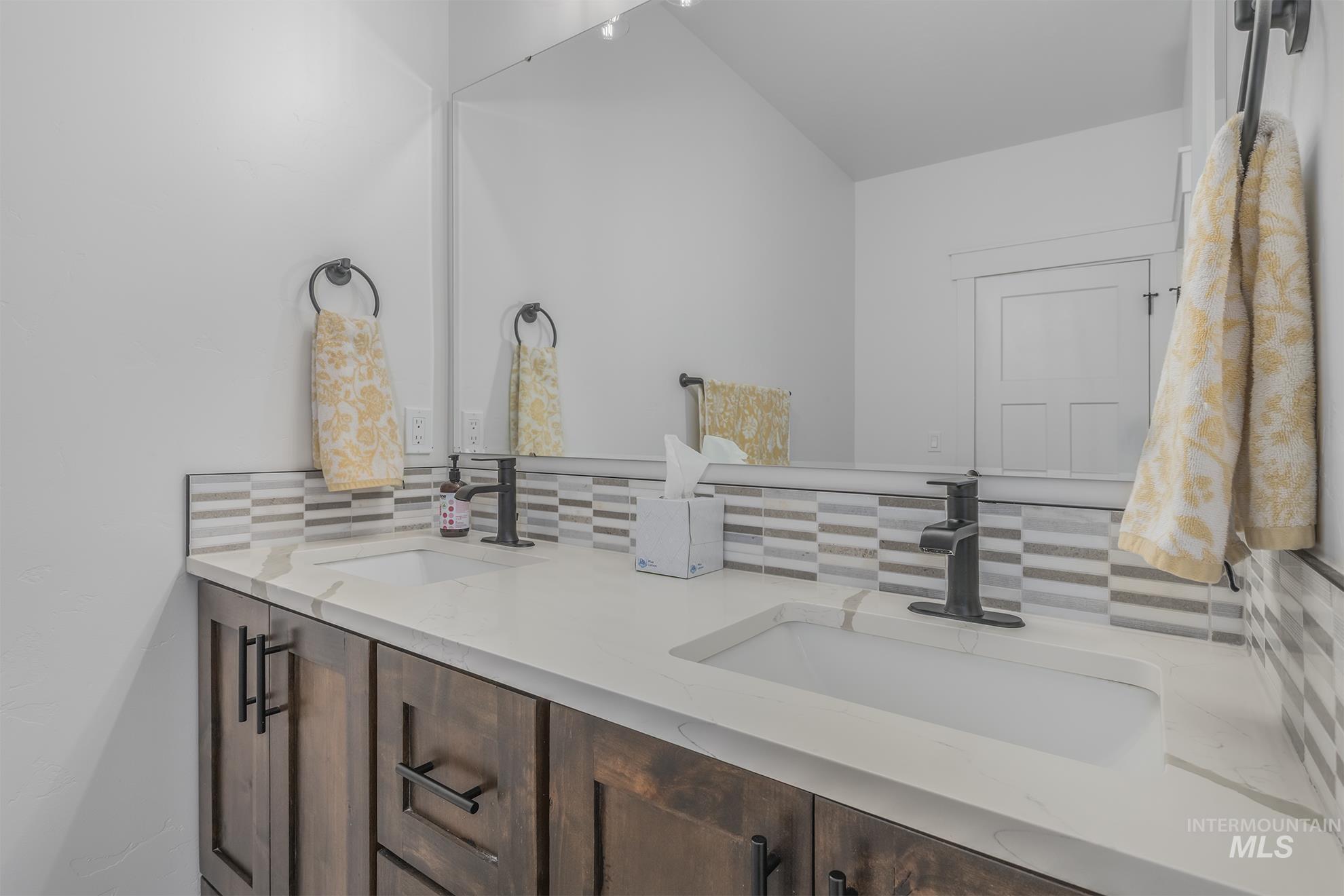 2585 NE 15th Avenue, Payette, Idaho 83611-2087, 3 Bedrooms, 2.5 Bathrooms, Residential For Sale, Price $438,000,MLS 98973817