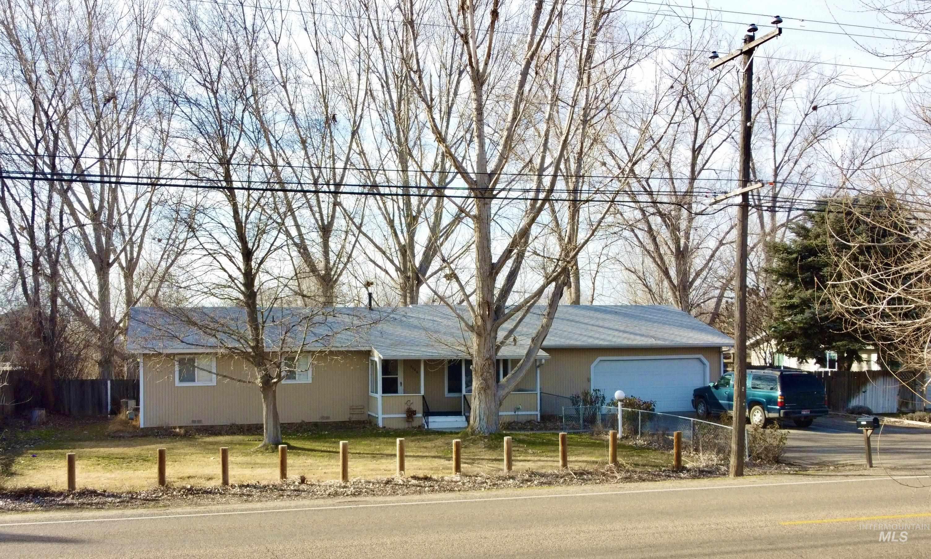 4406 S Montana Ave, Caldwell, Idaho 83607-8189, 3 Bedrooms, 2 Bathrooms, Residential For Sale, Price $395,000,MLS 98973818