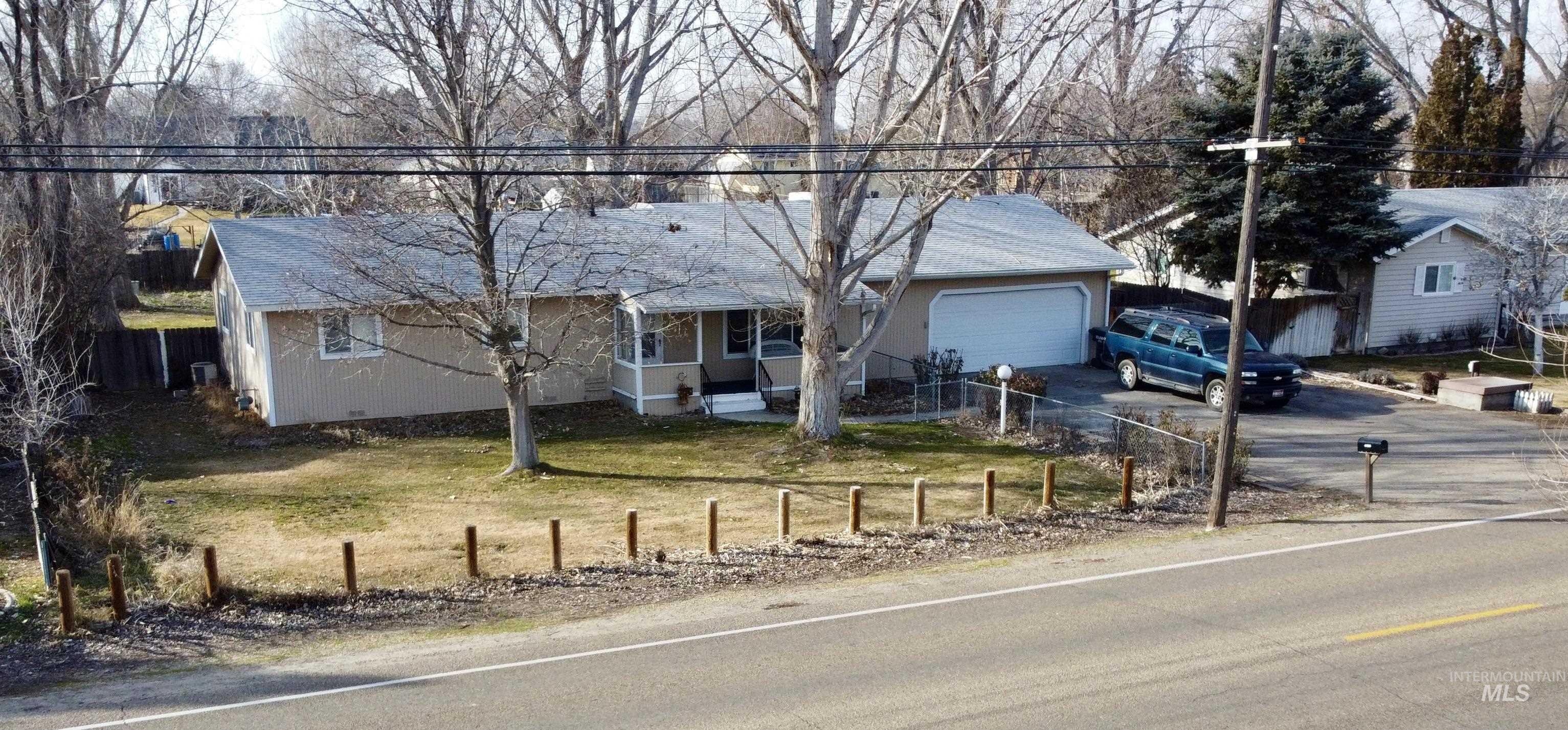 4406 S Montana Ave, Caldwell, Idaho 83607-8189, 3 Bedrooms, 2 Bathrooms, Residential For Sale, Price $395,000,MLS 98973818