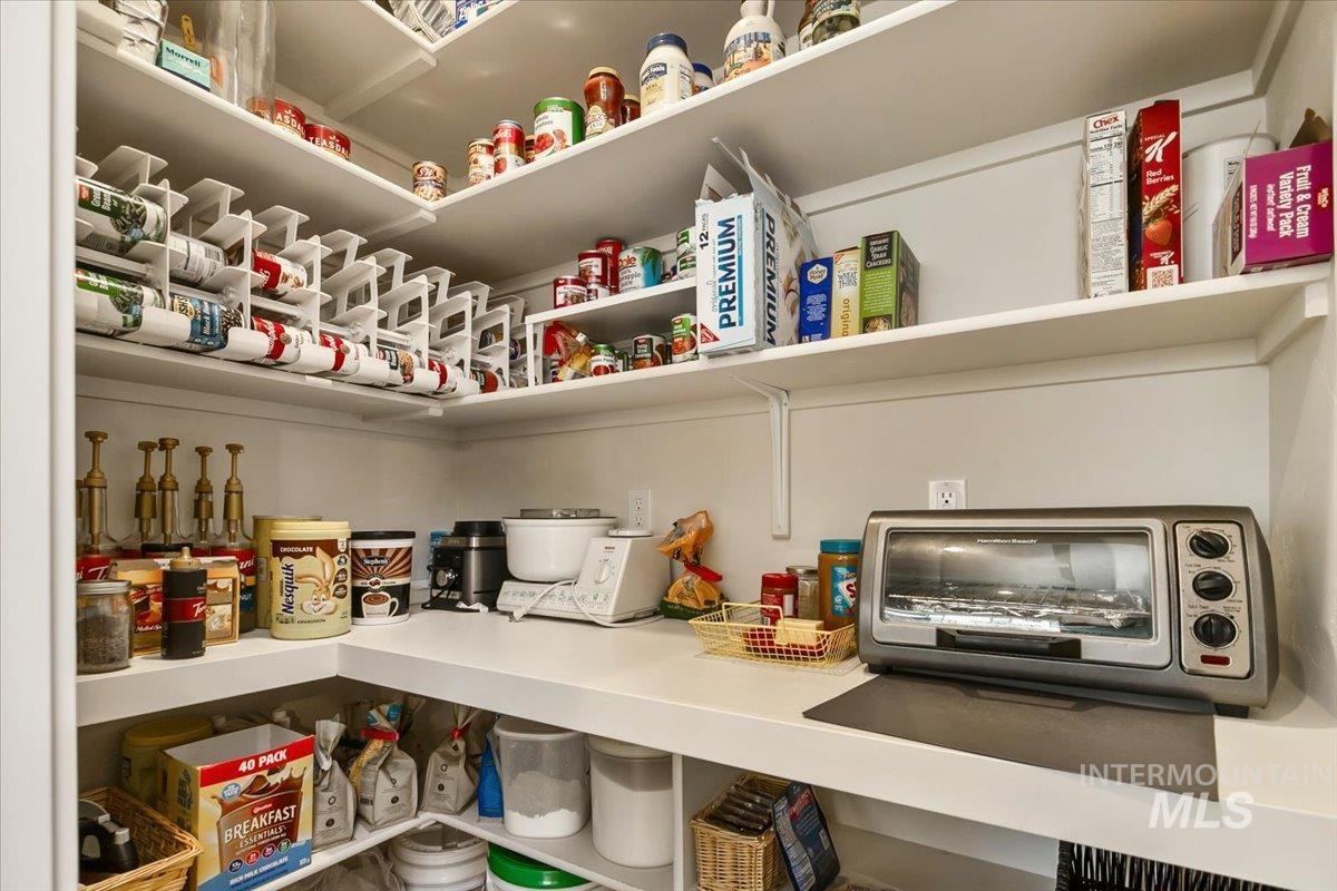 18071 N Burnt Car Way, Boise, Idaho 83714, 3 Bedrooms, 2.5 Bathrooms, Residential For Sale, Price $849,900,MLS 98973819