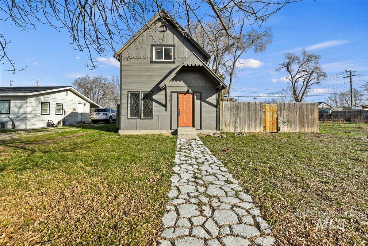 213 E Freeport Street, Caldwell, Idaho 83605, 3 Bedrooms, 2 Bathrooms, Residential For Sale, Price $299,900,MLS 98973823