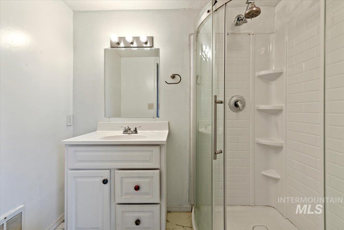 213 E Freeport Street, Caldwell, Idaho 83605, 3 Bedrooms, 2 Bathrooms, Residential For Sale, Price $299,900,MLS 98973823