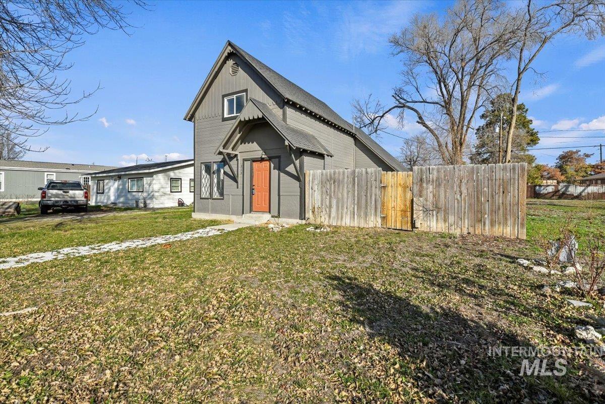 213 E Freeport Street, Caldwell, Idaho 83605, 3 Bedrooms, 2 Bathrooms, Residential For Sale, Price $299,900,MLS 98973823