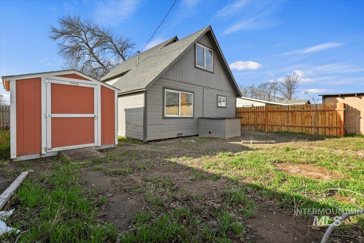 213 E Freeport Street, Caldwell, Idaho 83605, 3 Bedrooms, 2 Bathrooms, Residential For Sale, Price $299,900,MLS 98973823