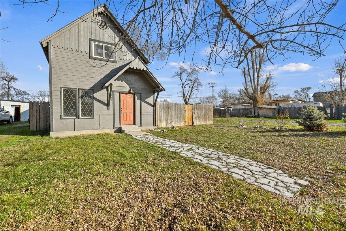 213 E Freeport Street, Caldwell, Idaho 83605, 3 Bedrooms, 2 Bathrooms, Residential For Sale, Price $299,900,MLS 98973823