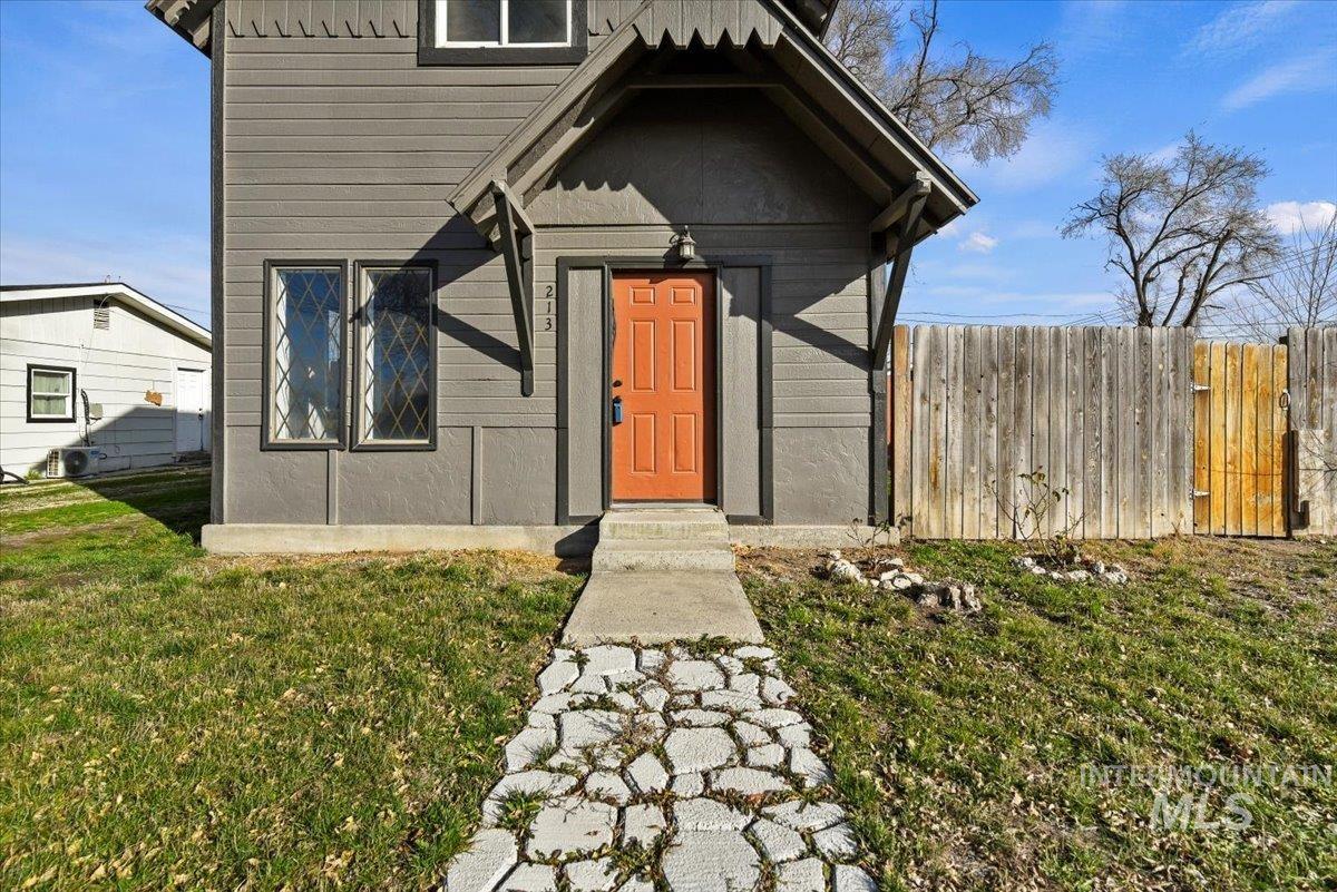 213 E Freeport Street, Caldwell, Idaho 83605, 3 Bedrooms, 2 Bathrooms, Residential For Sale, Price $299,900,MLS 98973823