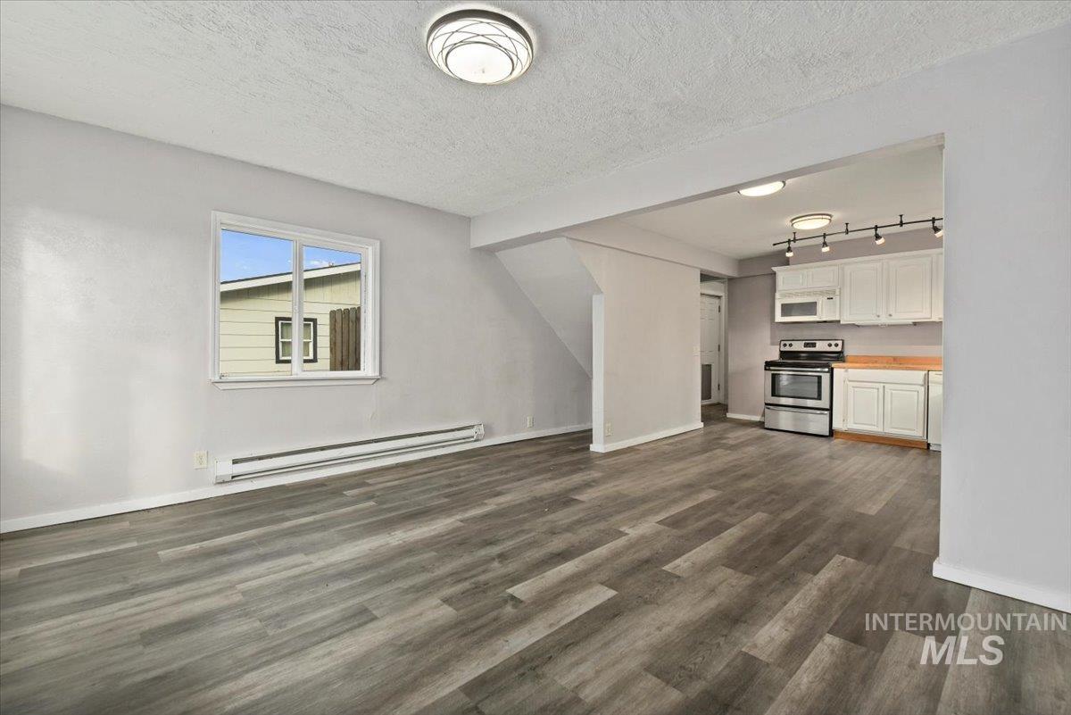 213 E Freeport Street, Caldwell, Idaho 83605, 3 Bedrooms, 2 Bathrooms, Residential For Sale, Price $299,900,MLS 98973823