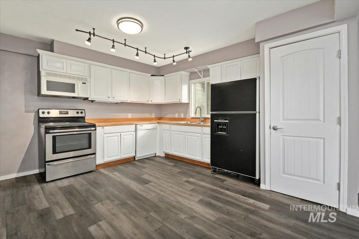 213 E Freeport Street, Caldwell, Idaho 83605, 3 Bedrooms, 2 Bathrooms, Residential For Sale, Price $299,900,MLS 98973823