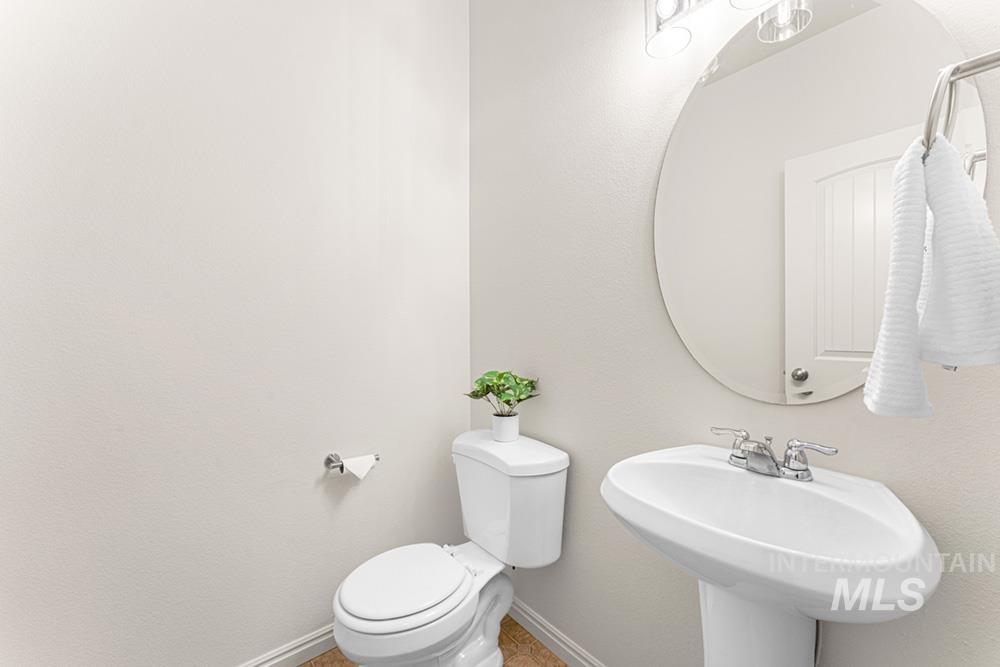 827 E Fallingbranch Ct, Meridian, Idaho 83642, 4 Bedrooms, 2.5 Bathrooms, Residential For Sale, Price $549,900,MLS 98973824