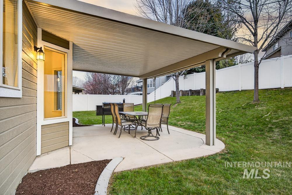 827 E Fallingbranch Ct, Meridian, Idaho 83642, 4 Bedrooms, 2.5 Bathrooms, Residential For Sale, Price $549,900,MLS 98973824