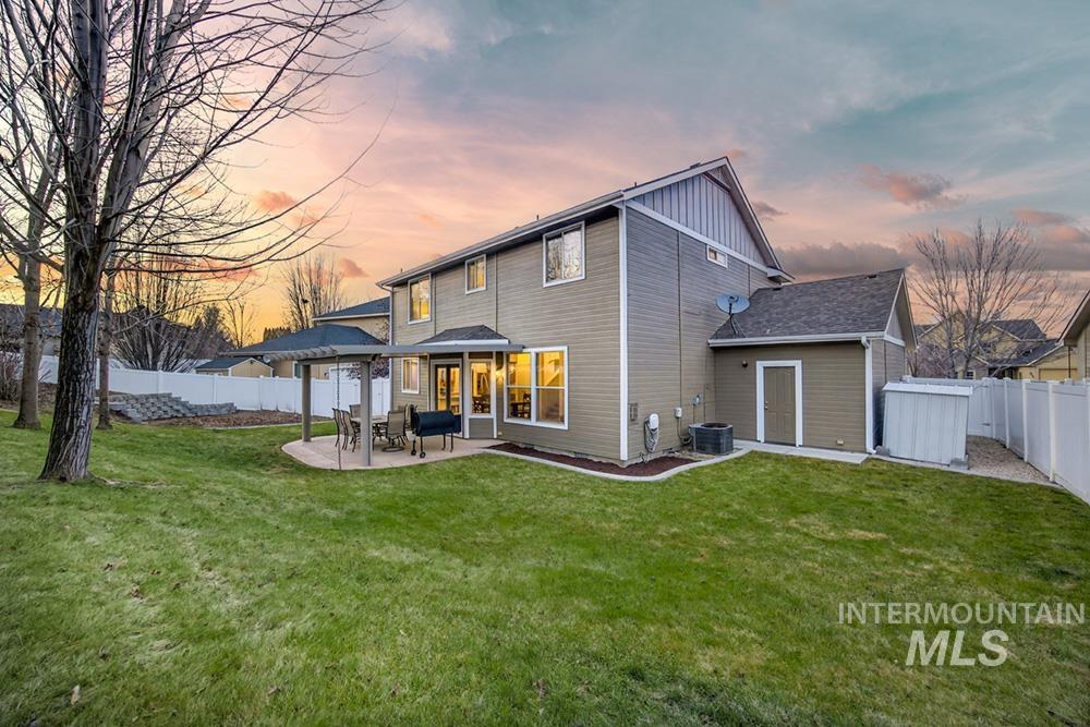 827 E Fallingbranch Ct, Meridian, Idaho 83642, 4 Bedrooms, 2.5 Bathrooms, Residential For Sale, Price $549,900,MLS 98973824