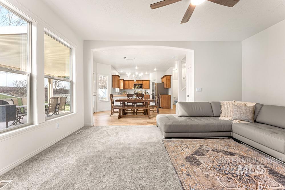 827 E Fallingbranch Ct, Meridian, Idaho 83642, 4 Bedrooms, 2.5 Bathrooms, Residential For Sale, Price $549,900,MLS 98973824