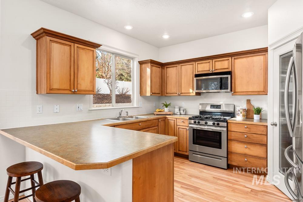 827 E Fallingbranch Ct, Meridian, Idaho 83642, 4 Bedrooms, 2.5 Bathrooms, Residential For Sale, Price $549,900,MLS 98973824