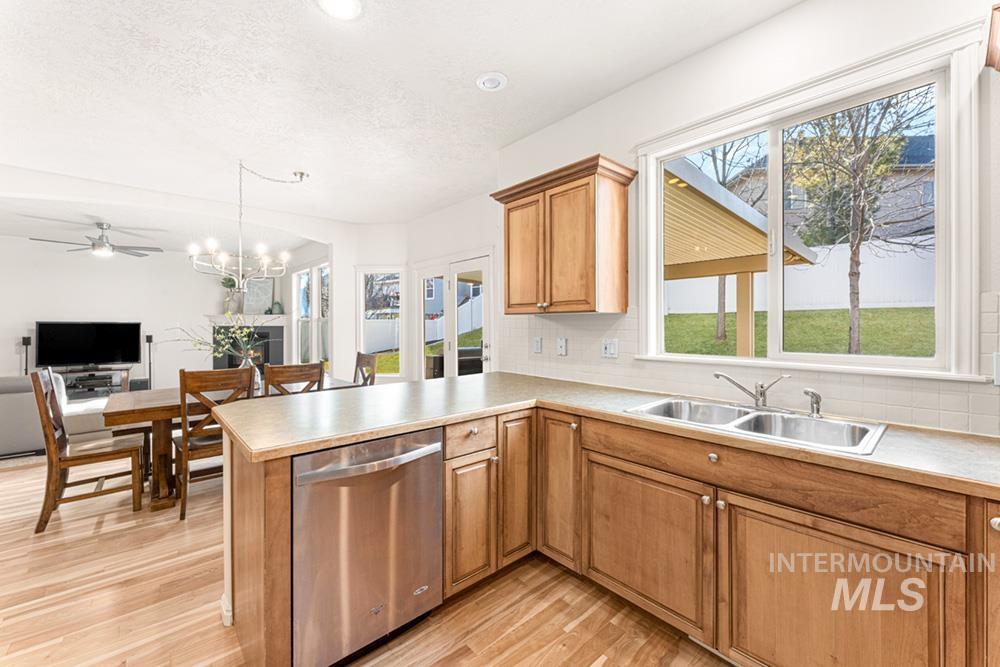 827 E Fallingbranch Ct, Meridian, Idaho 83642, 4 Bedrooms, 2.5 Bathrooms, Residential For Sale, Price $549,900,MLS 98973824