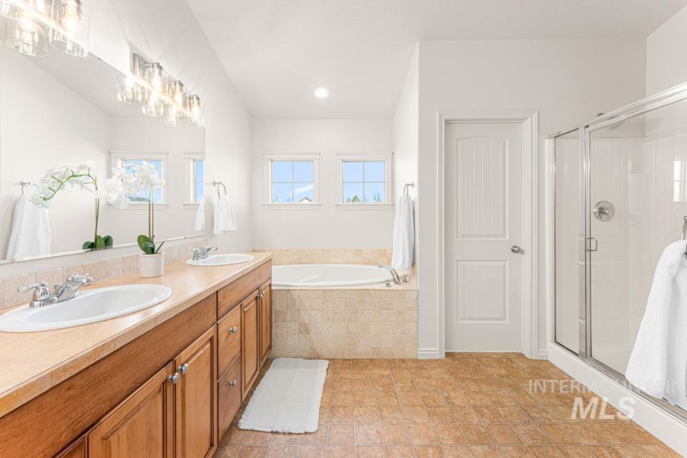 827 E Fallingbranch Ct, Meridian, Idaho 83642, 4 Bedrooms, 2.5 Bathrooms, Residential For Sale, Price $549,900,MLS 98973824