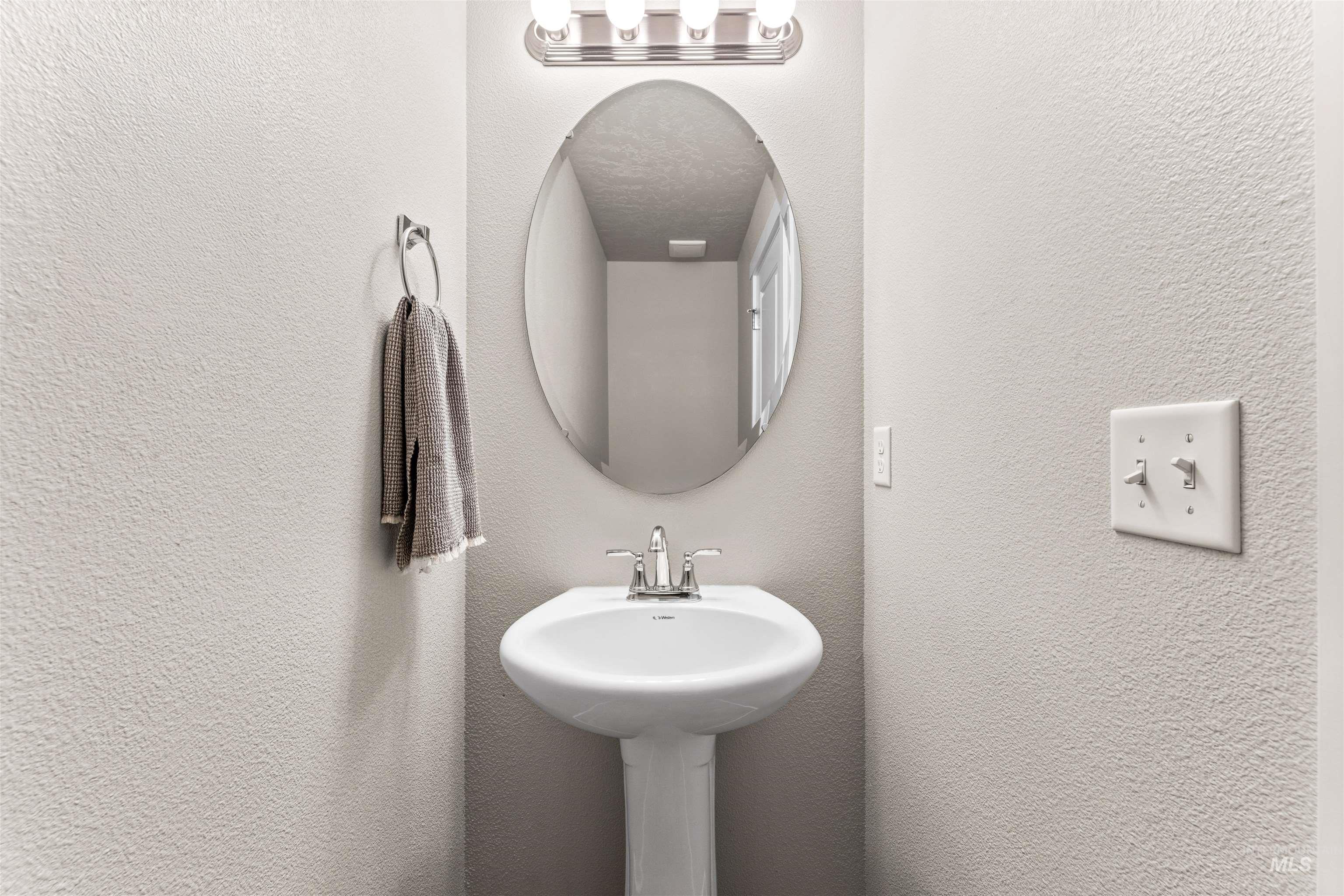 3765 E Rock Falls St., Nampa, Idaho 83686, 4 Bedrooms, 2.5 Bathrooms, Residential For Sale, Price $459,900,MLS 98973826