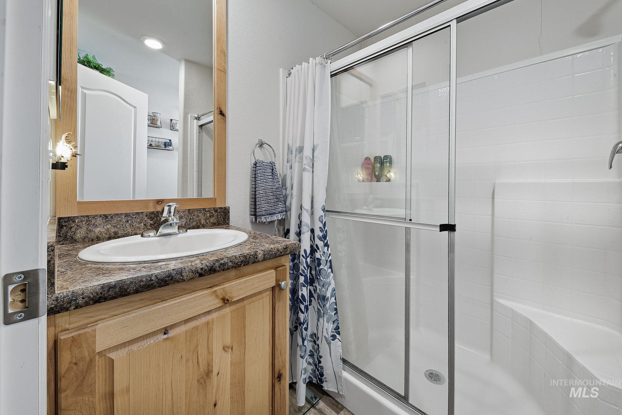 2710 N Pilgrim Lane, Boise, Idaho 83704-9419, 2 Bedrooms, 1 Bathroom, Residential For Sale, Price $115,000,MLS 98973829