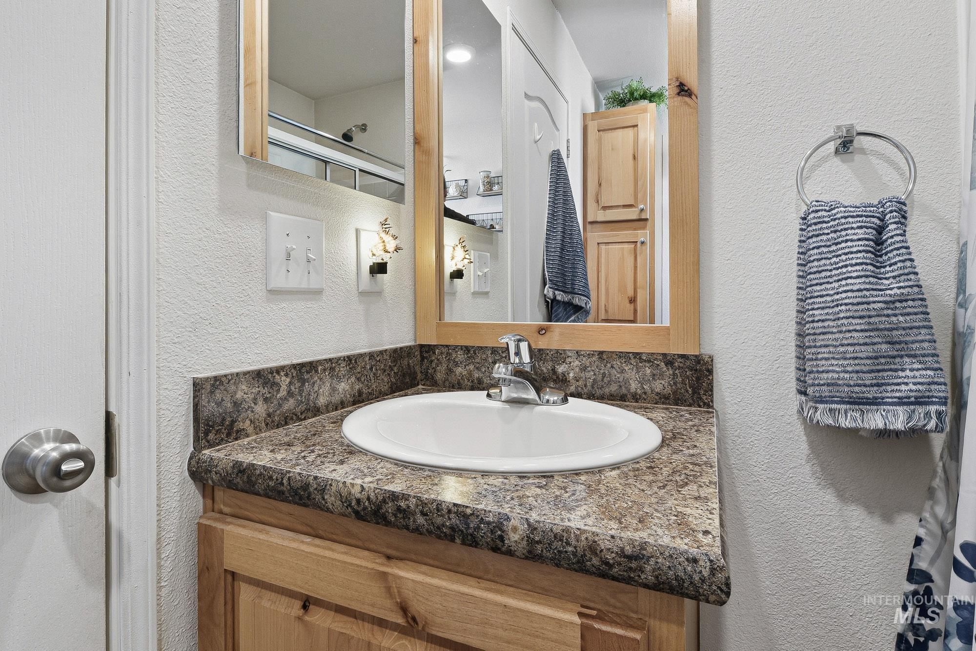 2710 N Pilgrim Lane, Boise, Idaho 83704-9419, 2 Bedrooms, 1 Bathroom, Residential For Sale, Price $115,000,MLS 98973829