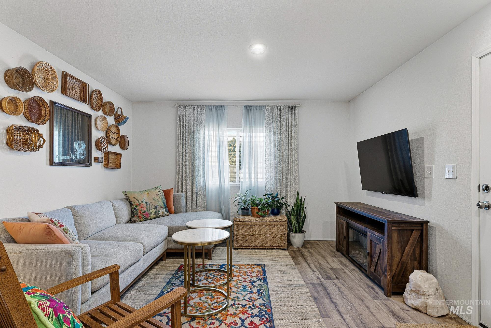 2710 N Pilgrim Lane, Boise, Idaho 83704-9419, 2 Bedrooms, 1 Bathroom, Residential For Sale, Price $115,000,MLS 98973829