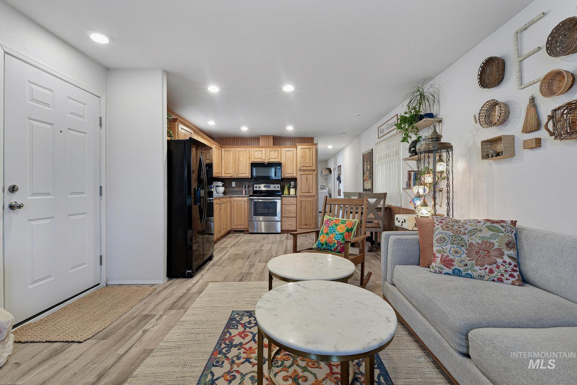 2710 N Pilgrim Lane, Boise, Idaho 83704-9419, 2 Bedrooms, 1 Bathroom, Residential For Sale, Price $99,999,MLS 98973829